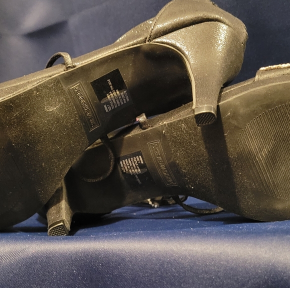 Heels - Picture 4 of 4